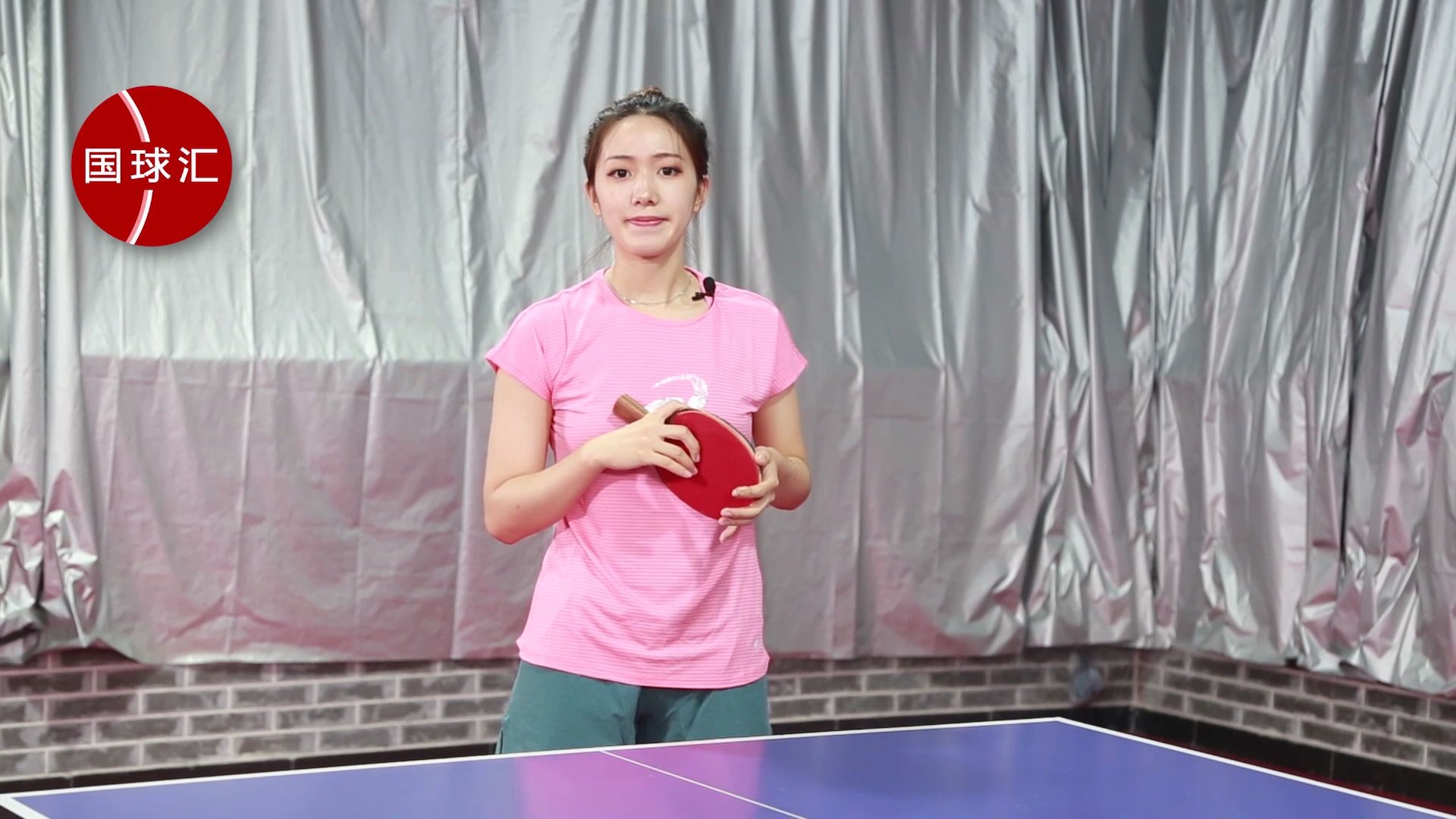 摆短两跳不出台劈长直接顶怀里小姐姐功力太深娇娇学乒乓