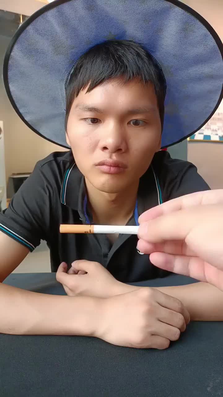 搞笑视频秀香烟断烟还原,你们看明白了嘛!