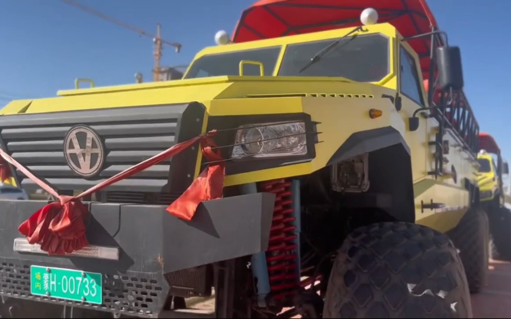 内外细节 国产六驱越野大脚车(沙漠观光大巴)