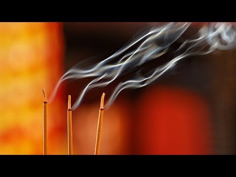 中國人燒香祈福時,為什麽都要插三炷香?