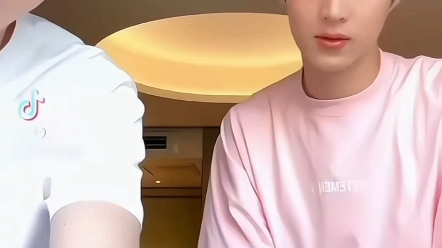 meenping 茶瓶 - 茶茶好宠奶瓶,配合小孩表演.