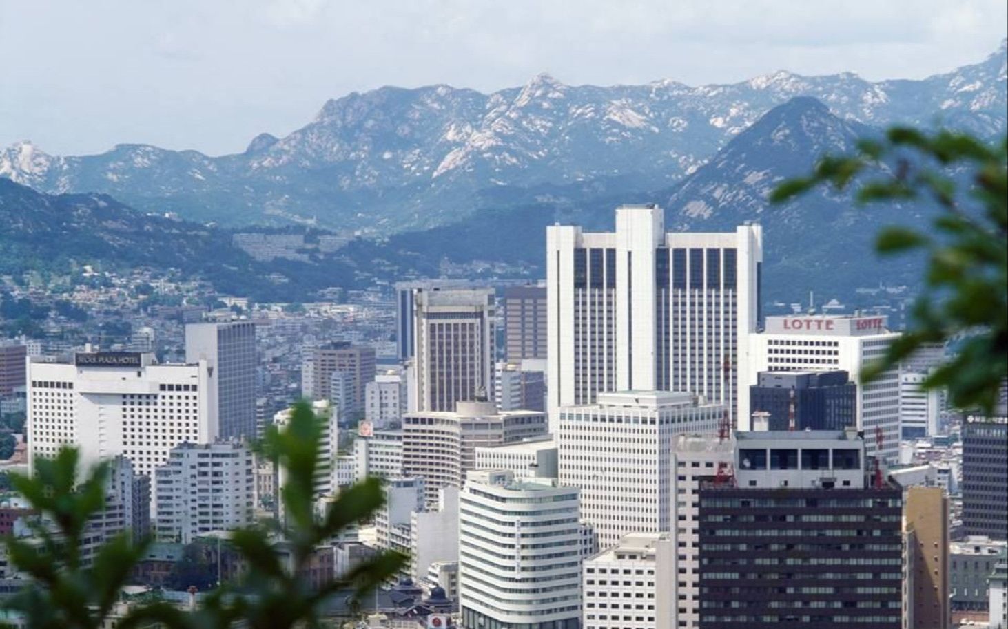 1982年的韩国(南朝鲜)首都首尔(汉城),此年韩人均gdp1992美元,全球第