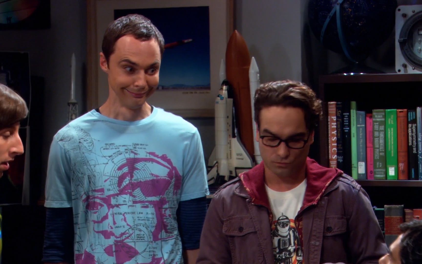 原来谢尔顿才是那个隐藏的假笑男孩