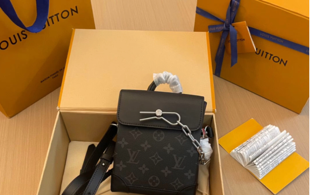 说一下原单lv路易威登nano steamer 手袋型号:m82774steamer 手袋取材