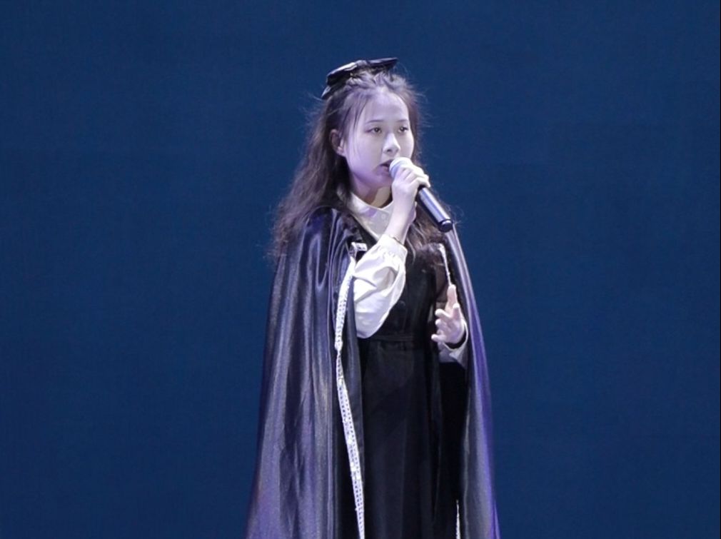 《人是_》——张梦涵