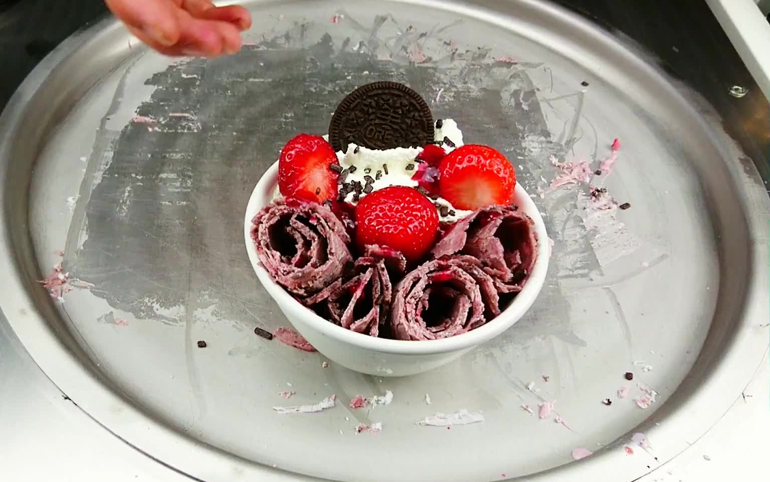 thai ice cream rolls - 奥利奥草莓口味style 78? - youtube