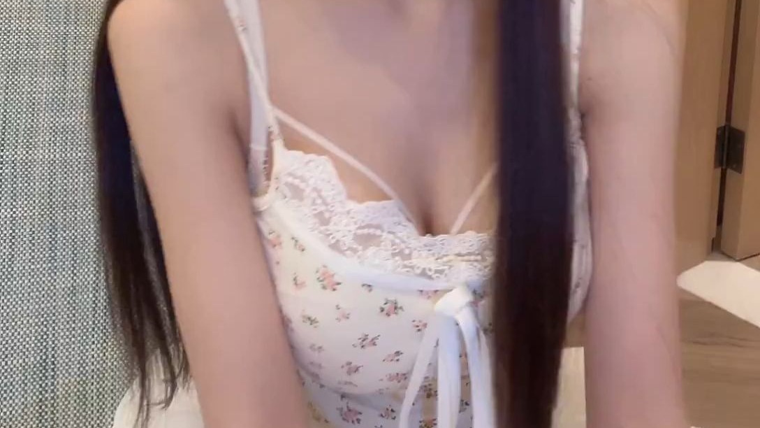 任绵绵_2025-09-28_21-59-09_在外面看是小猪_任绵绵