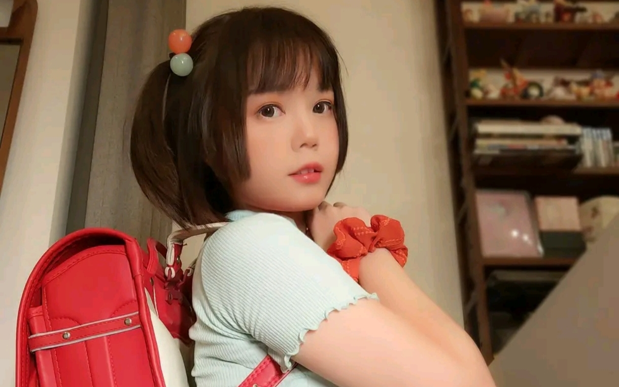 《美女cos小学生,兄弟们点赞关注,可以持续更新美 女》