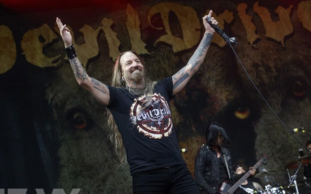 judas priest - youve got another thing comin (live vengeance 