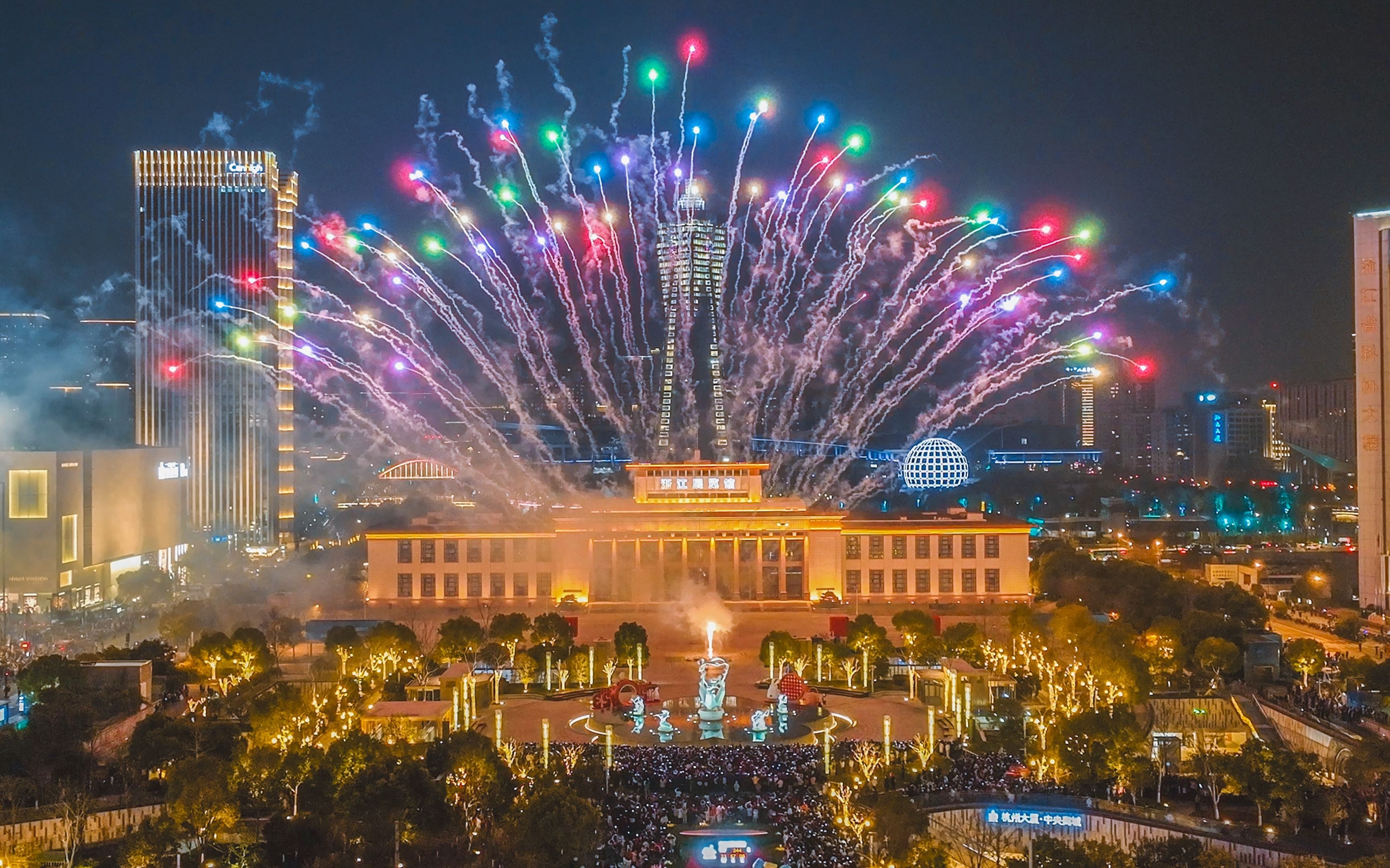 [图]你有多久没看过杭州市中心的烟火了？