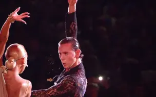 Descargar video: 时隔8年 再续俄罗斯荣耀 2018 WDSF 世界拉丁舞锦标赛 冠军荣耀之舞 Armen Tsaturyan&Svetlana Gudyno