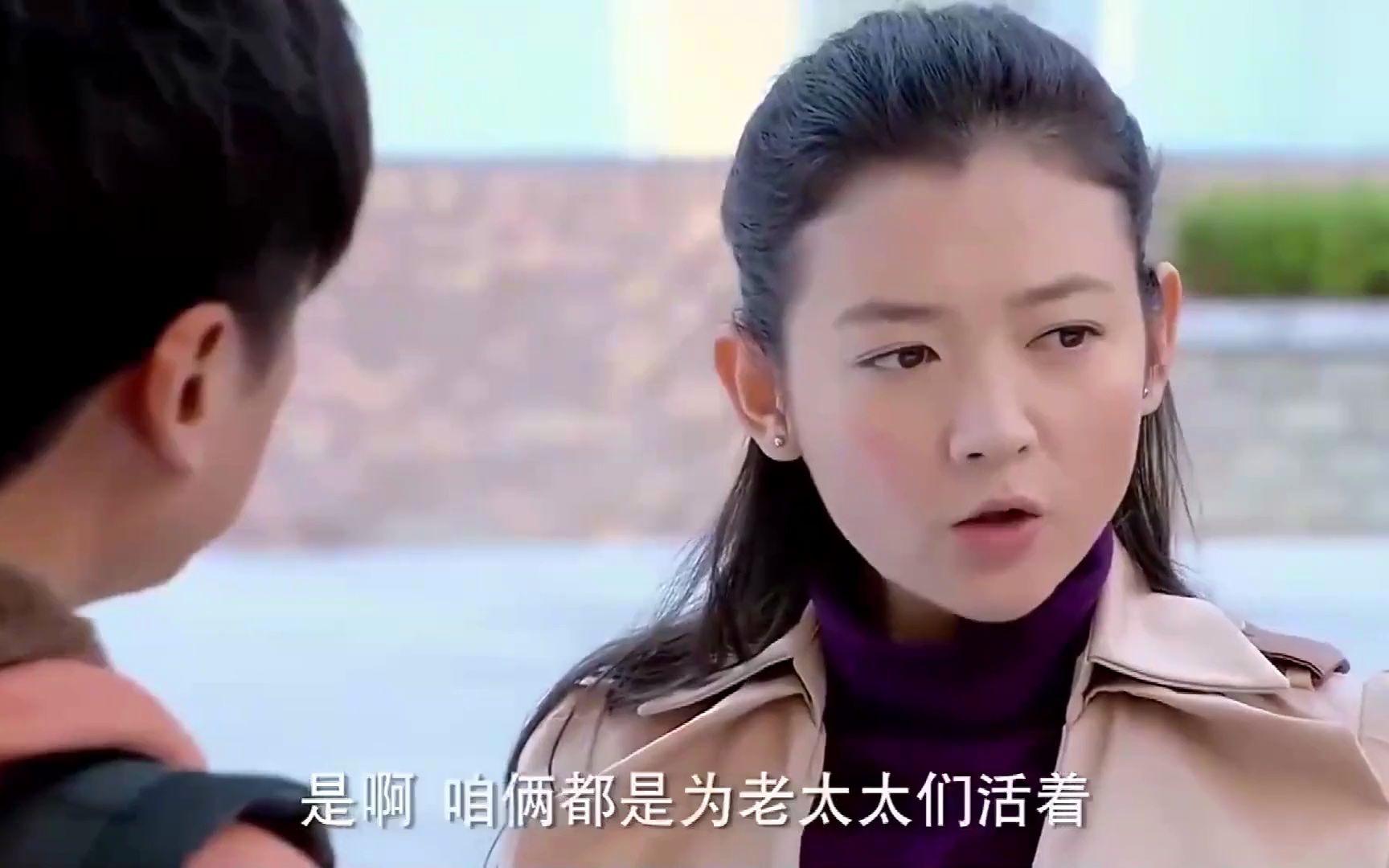 别逼我结婚:小伙民政局领证,女友不来,没想太帅被工作人员看上