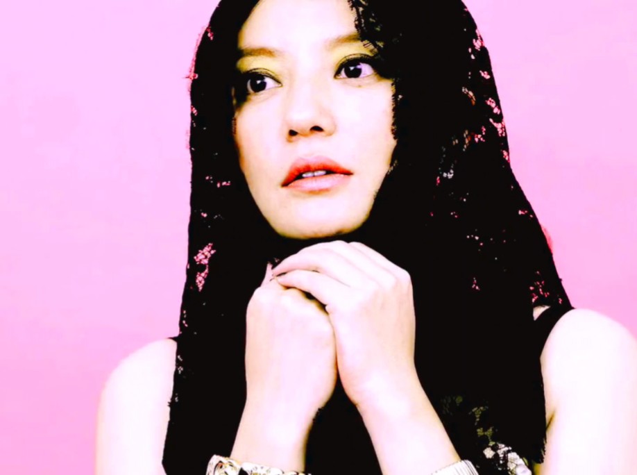 赵薇2012年《悦己self》封面:她的幸福,不做作