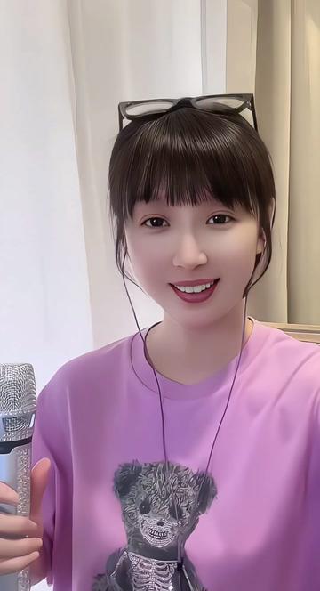 梁红爱随浪花飘向远方