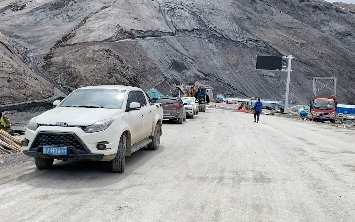 抄捷径走黑卡隧道,到达麻扎兵站