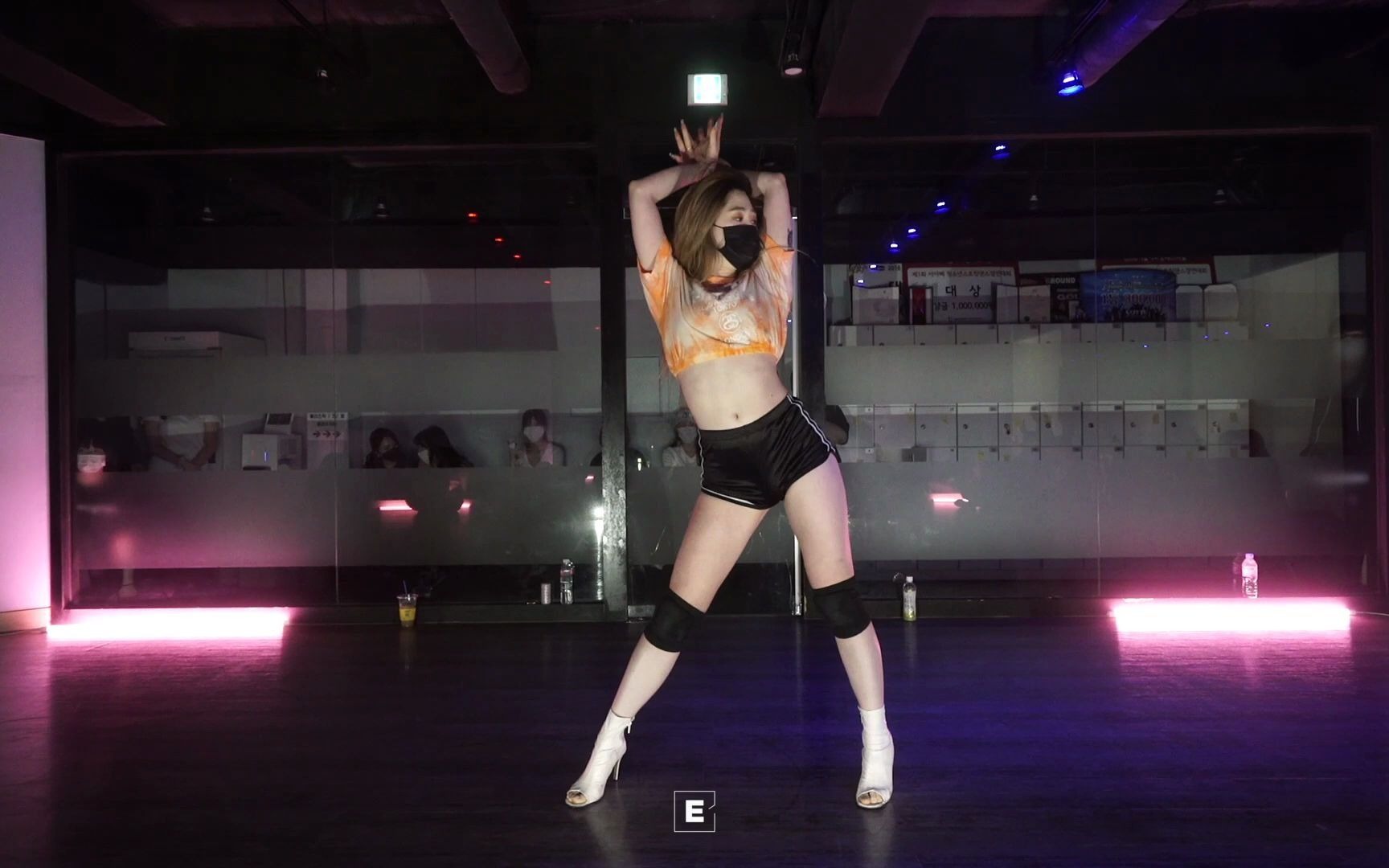 [图]【娇柔之美不造作】长腿美女ZZIN性感诱惑力度编舞“ LINDA ”| E Dance Studio