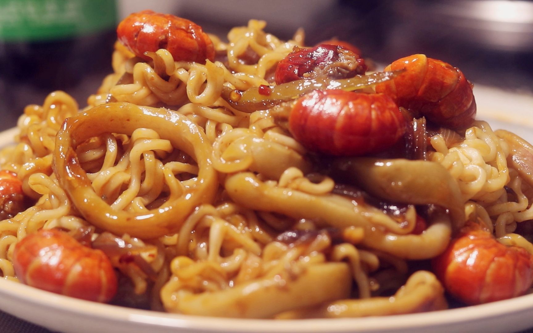 豪华泡面套餐龙虾尾炒方便面这个味道真绝了