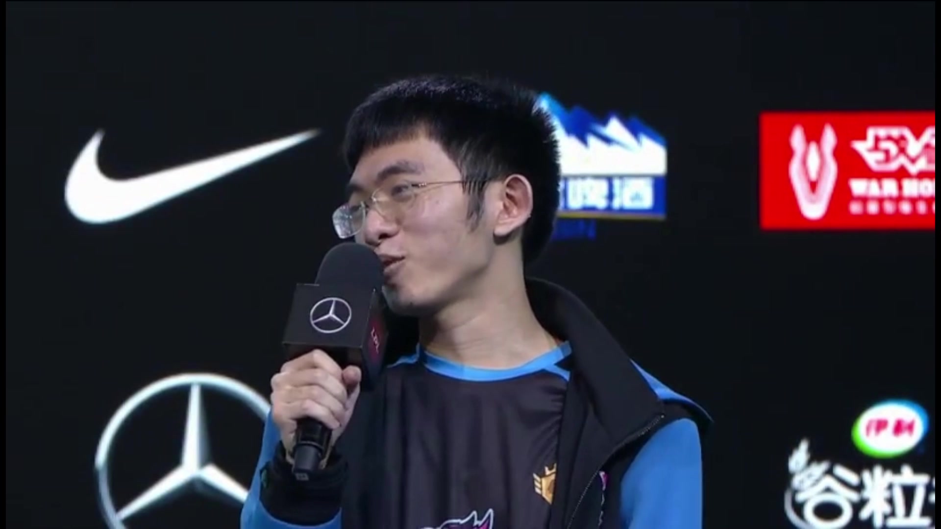 (g)i-dle头号奶味蓝圣枪哥赛后为孩子们打call 8愧是粉丝头子 恭喜