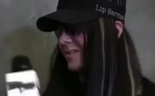 Descargar video: 【就是被莫名可爱了一脸】Joey Jordison interview part from Instagram