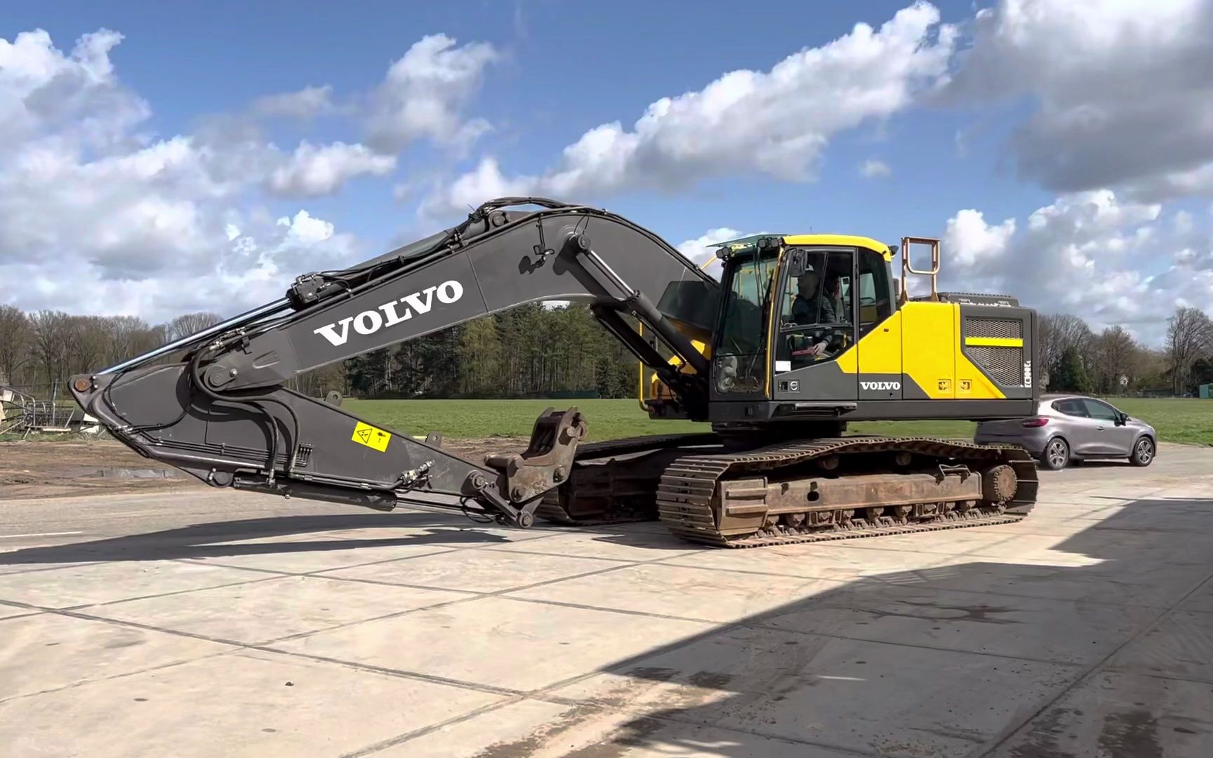 沃尔沃ec300挖掘机操作展示