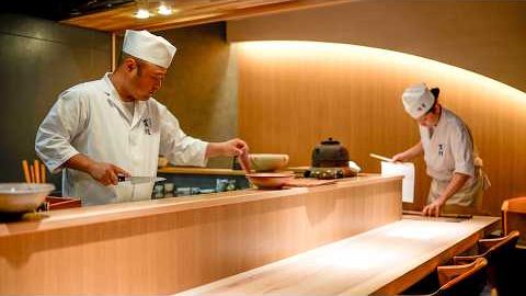 福冈一家由接受过传统日本料理培训的夫妇厨师开设的日本餐厅