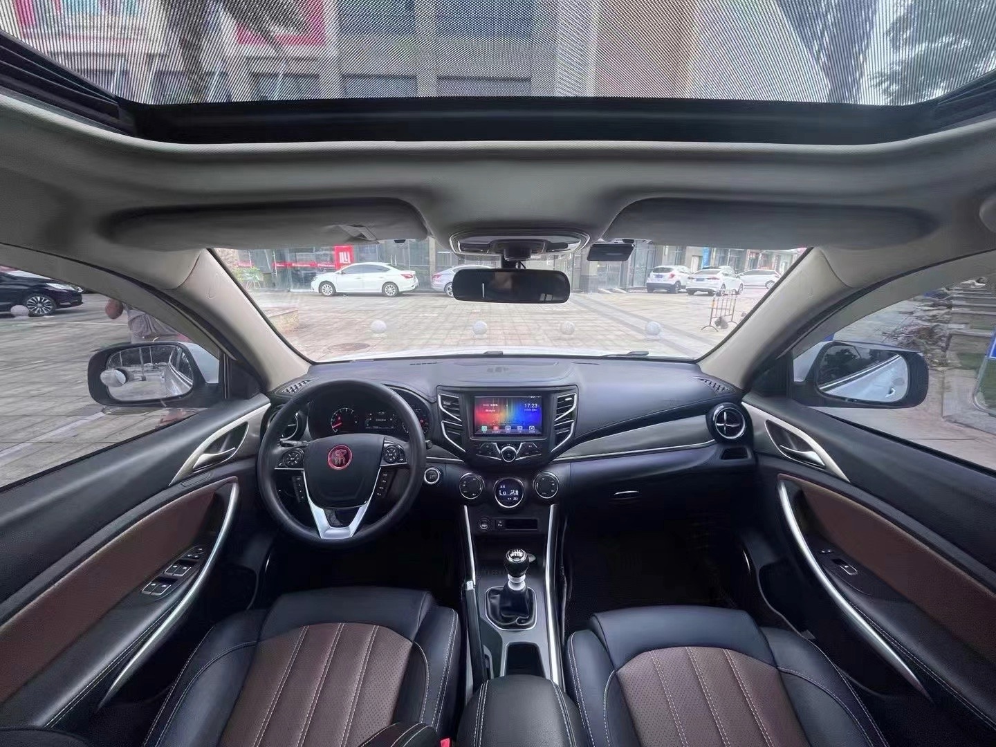 最新到店17年比亚迪宋 1.