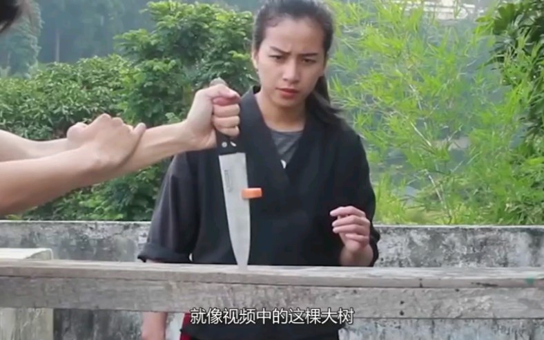 印尼最强的女孩,长相娇美却一身武艺,堪称“女版的李小龙”!哔哩哔哩bilibili