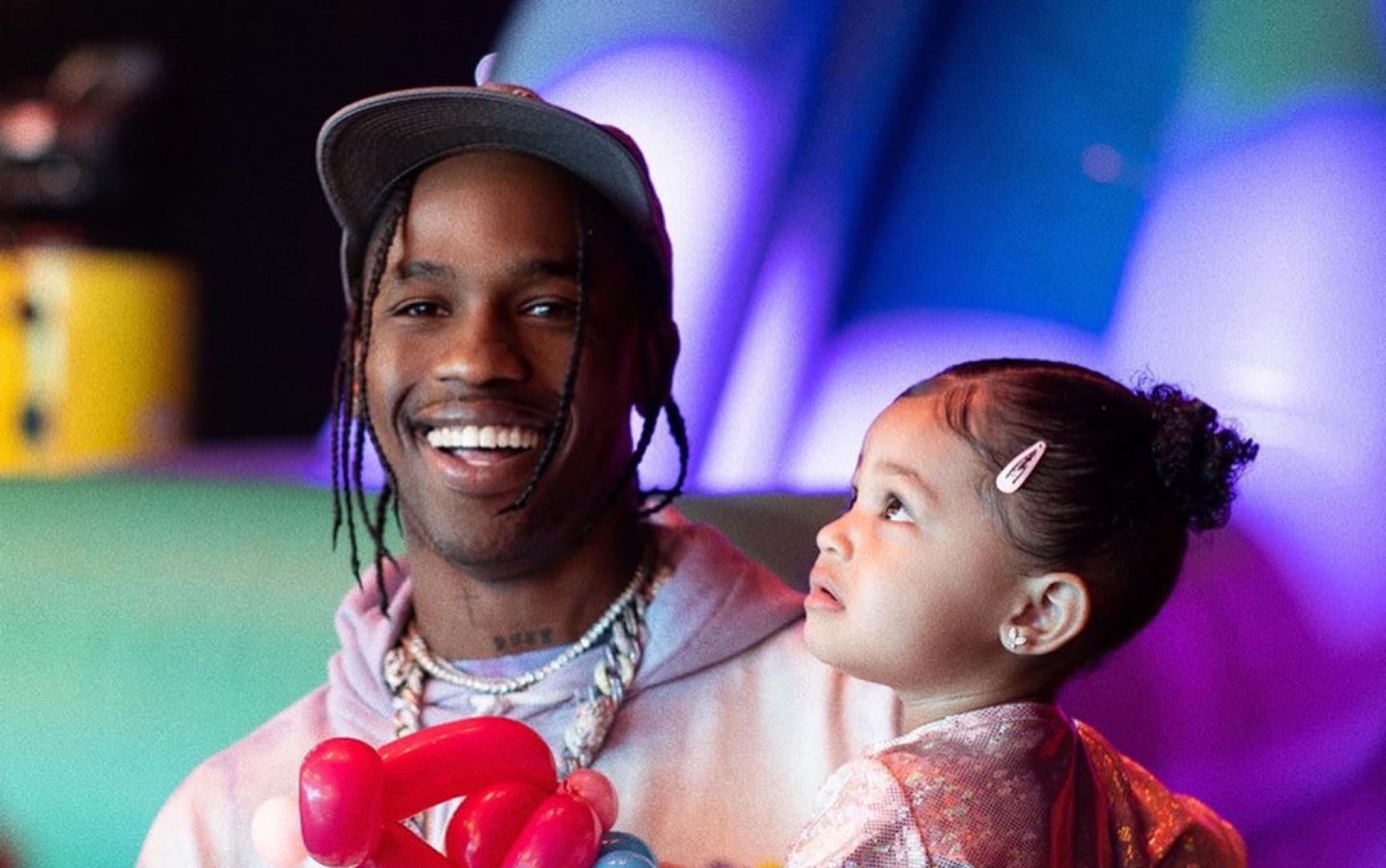 给daddy庆生的stormi