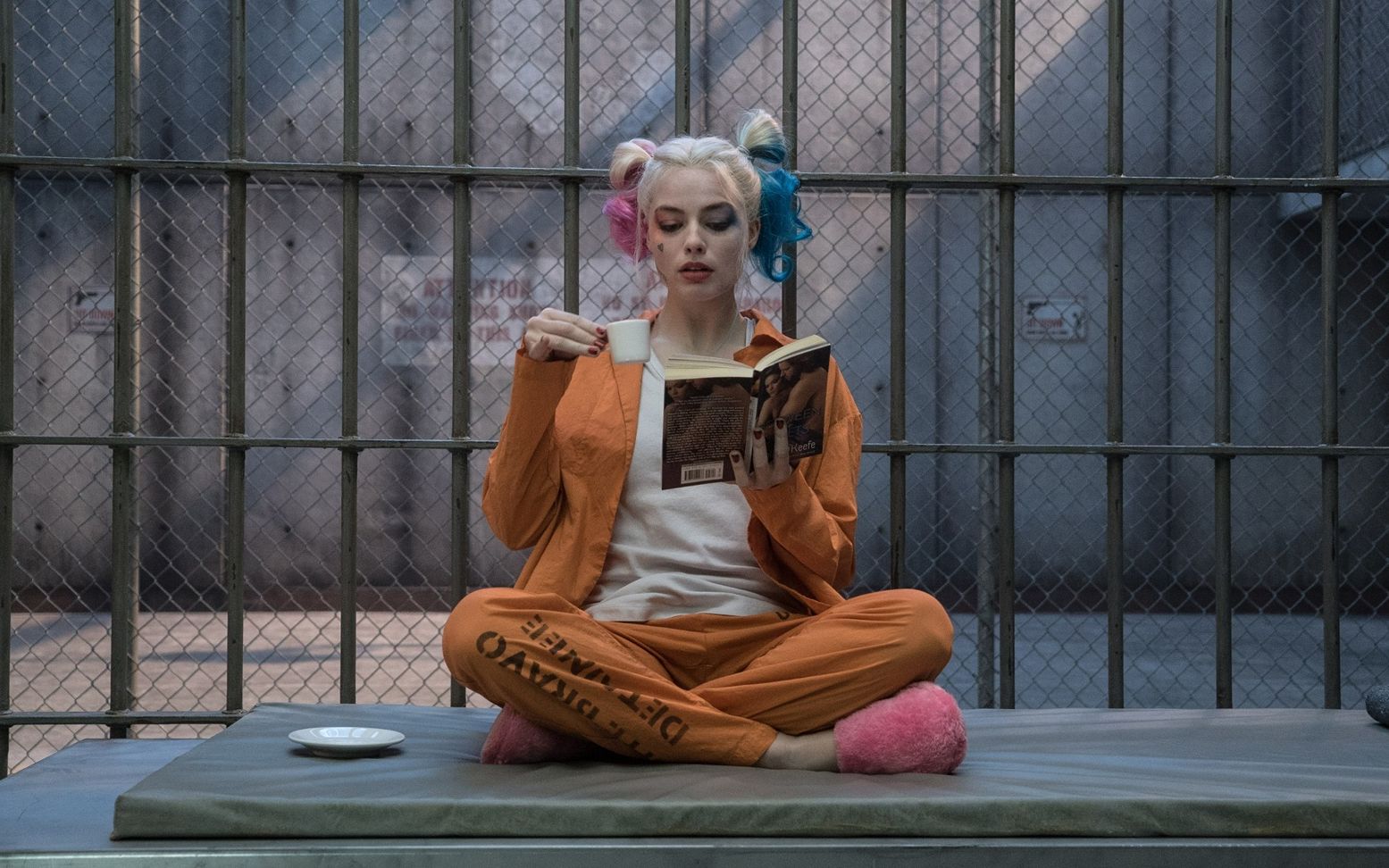 小丑女(哈莉奎茵)扮演者:女神玛格特·罗比亲自给你哄睡,还要啥自行车