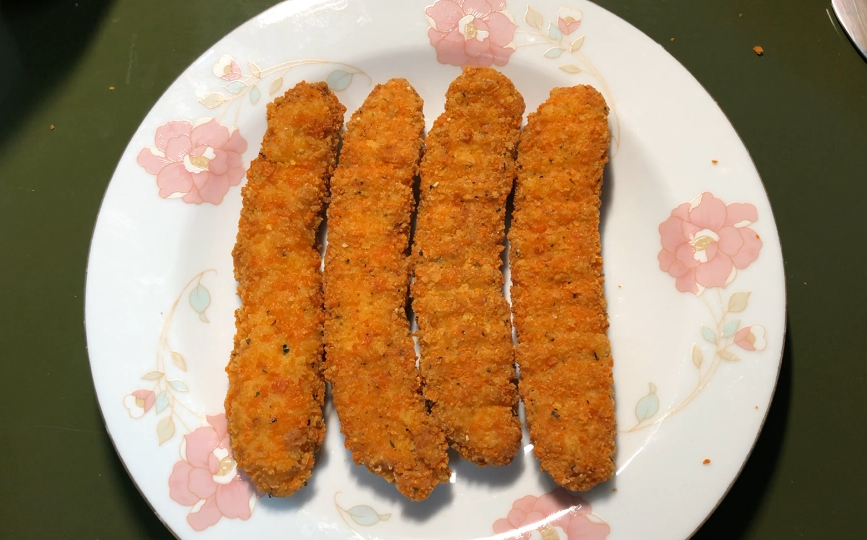 夹着咸蛋黄的鸡条汉堡王新品咸蛋黄夹心霸王鸡条体验报告小达达吃遍