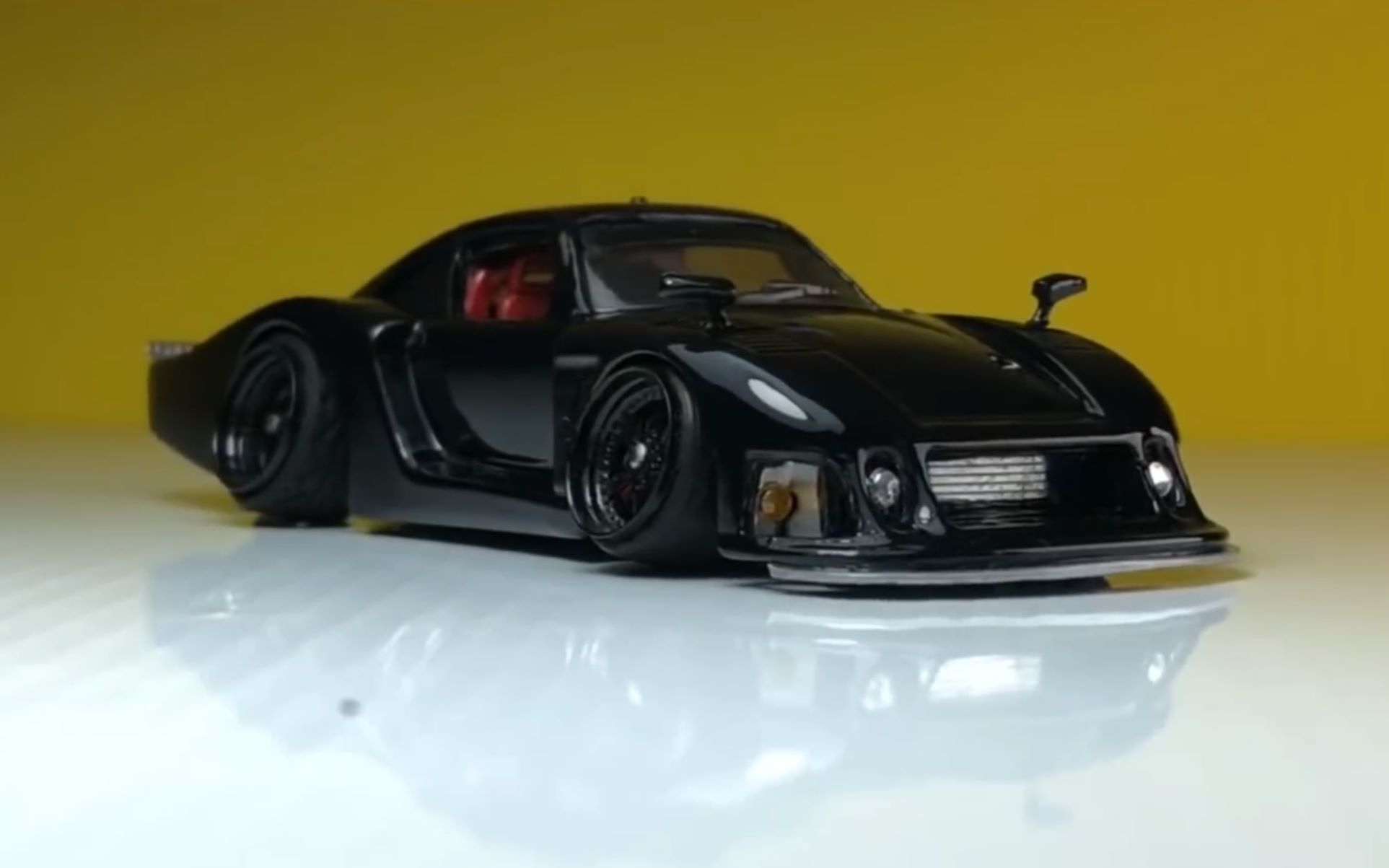 [图]合金车模VIP style ‘78 Porsche 935 Hot Wheels Custom, when love and hate collide