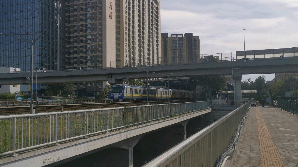 北京地铁13号线光熙门站出站