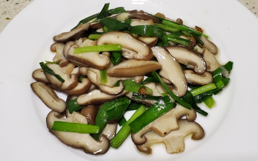 香菇炒韭菜的家常做法,味道鲜香,营养丰富美味,下饭巴适!