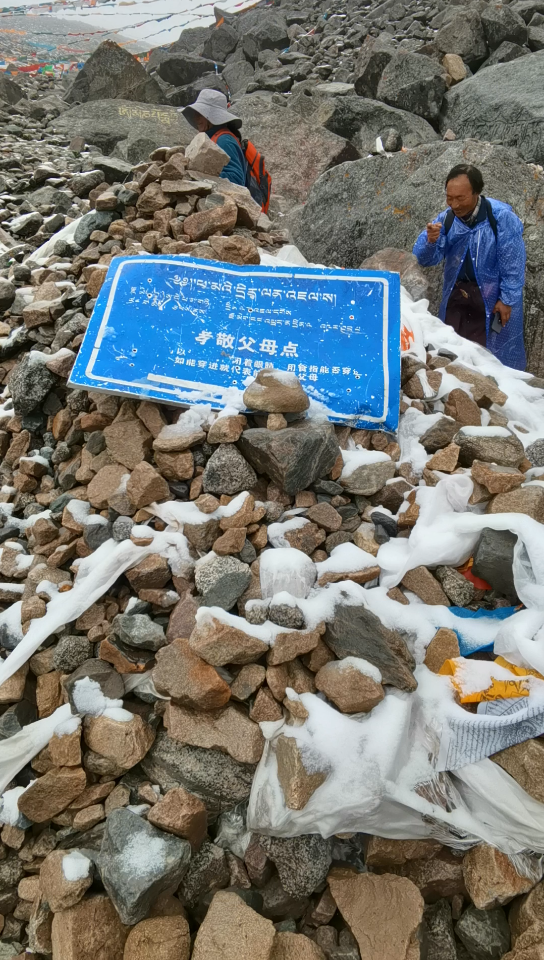 [图]210802—冈仁波齐转山路上一块石头，当地人都会停一下