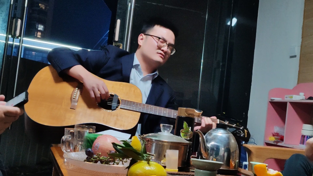 赣州"李宗盛"弹唱的《晚婚》被兄弟说成是"渣男"!