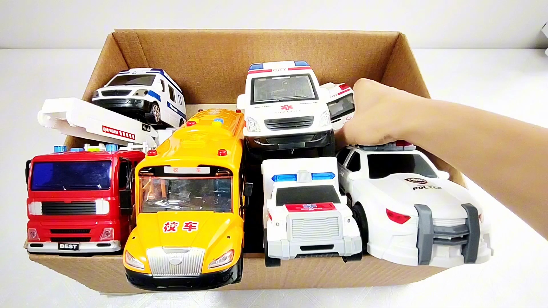 检查救护车警车消防车!在坡道上紧急行驶哦