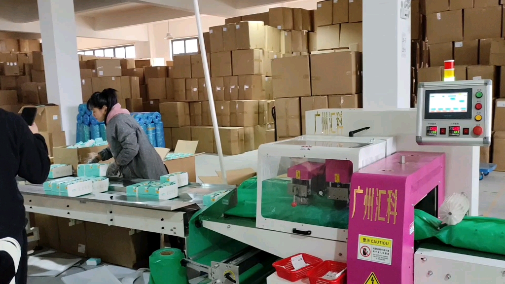 电商高速打包机,快递袋快速包装机,工厂店云仓发货现场!