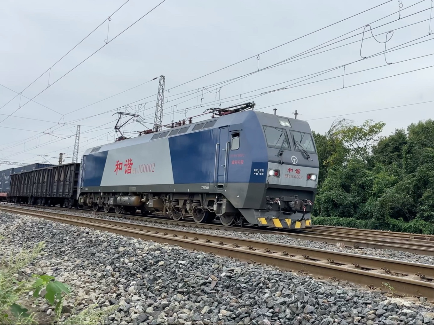 成局重段hxd1c 0002牵引货列成都北编组站