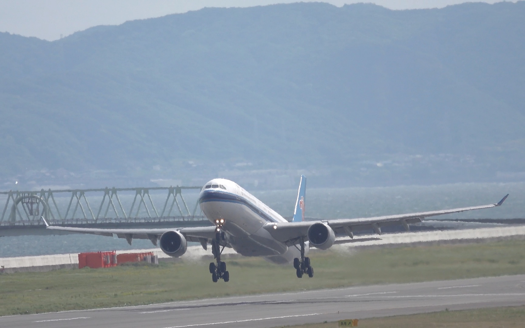 南航333 大阪关西kix起飞 b5922 大阪关西-北京大兴