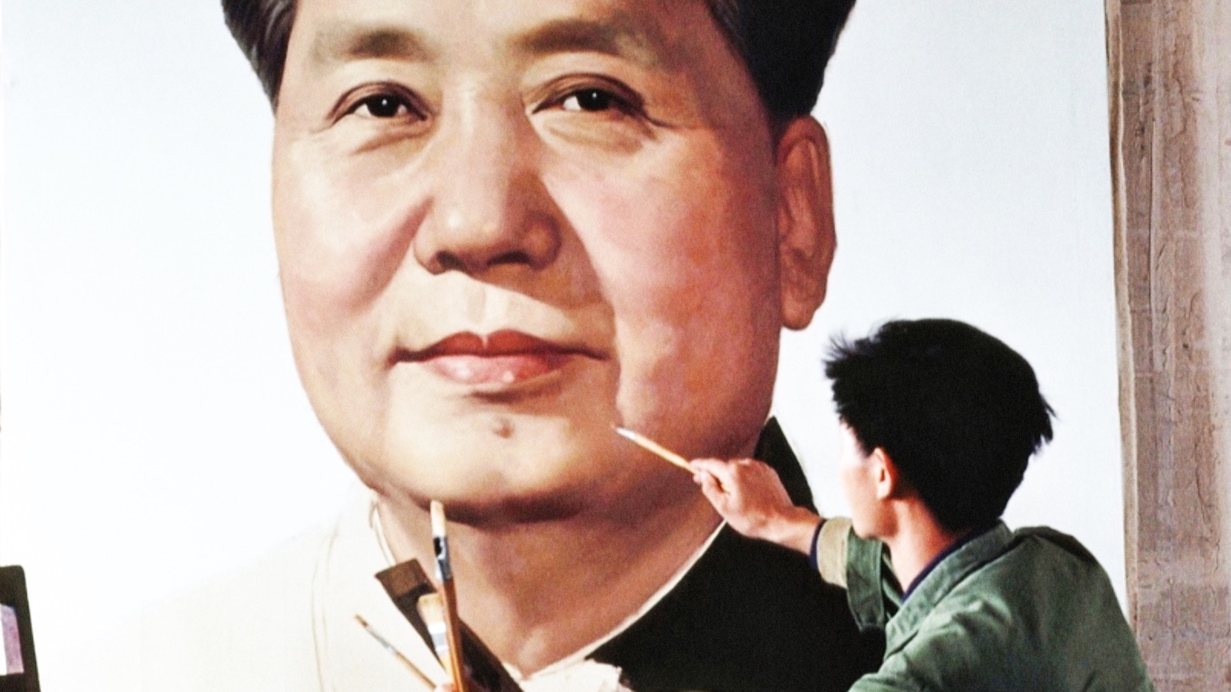 “长大后才明白为什么把他的像挂在墙上”