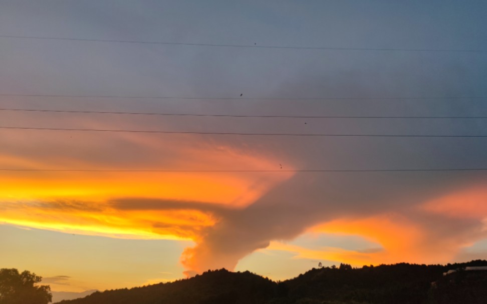 风卷云,今天的云有点好看!