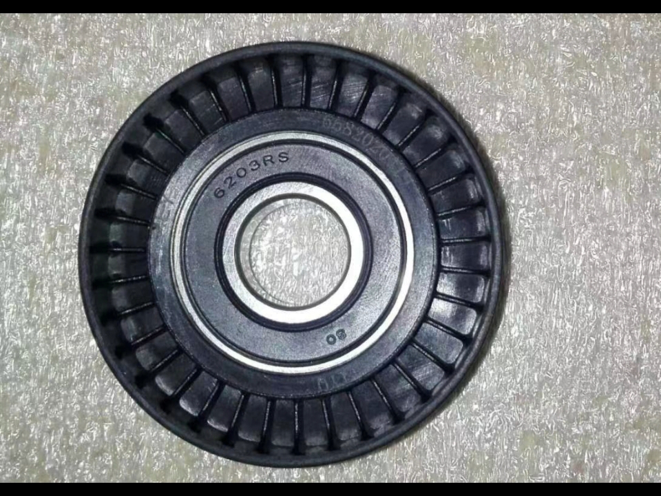 奔驰b200皮带轮张紧轮过渡轮