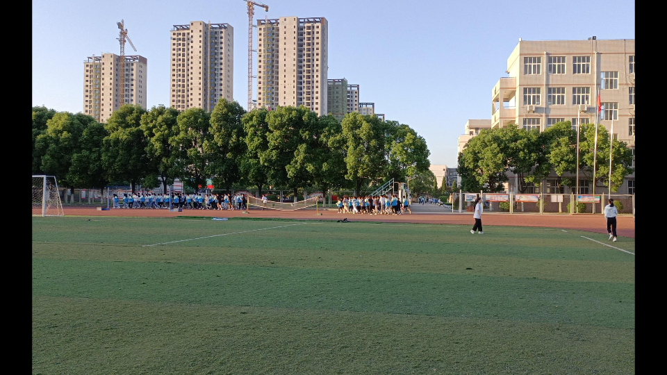 [图]襄阳市田家炳中学校园风光