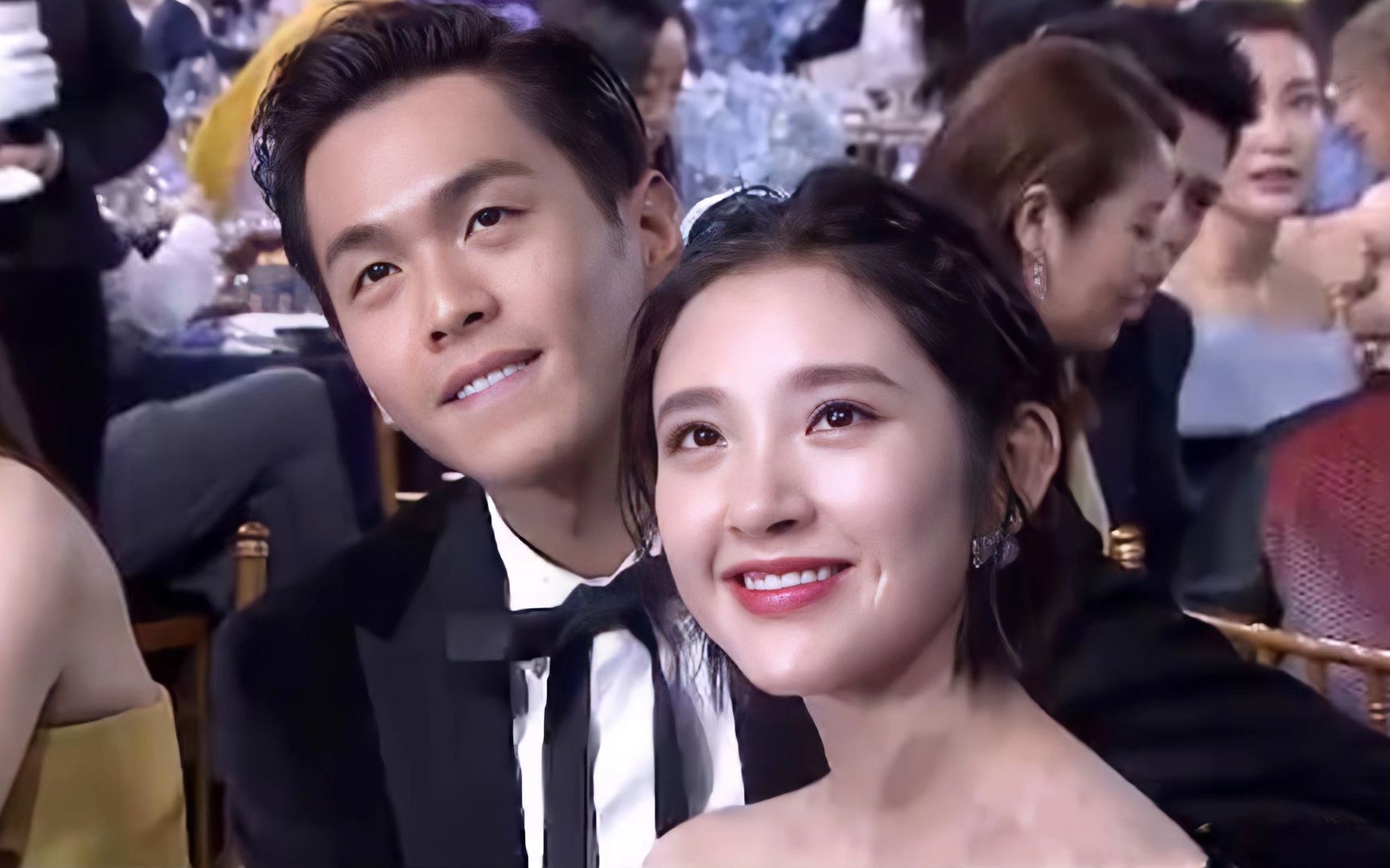 娱圈最让人羡慕的情侣:张若昀唐艺昕甜度超标,陆毅鲍蕾堪称模范