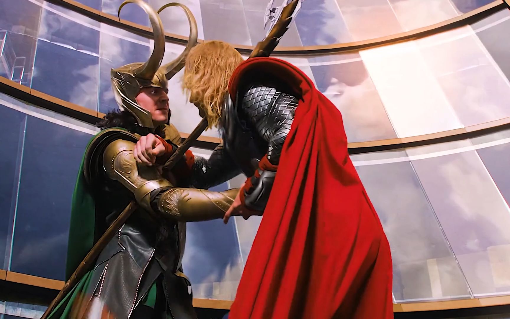 看洛基谁便一把小刀,刺进雷神的身体!_哔哩哔哩_bilibili