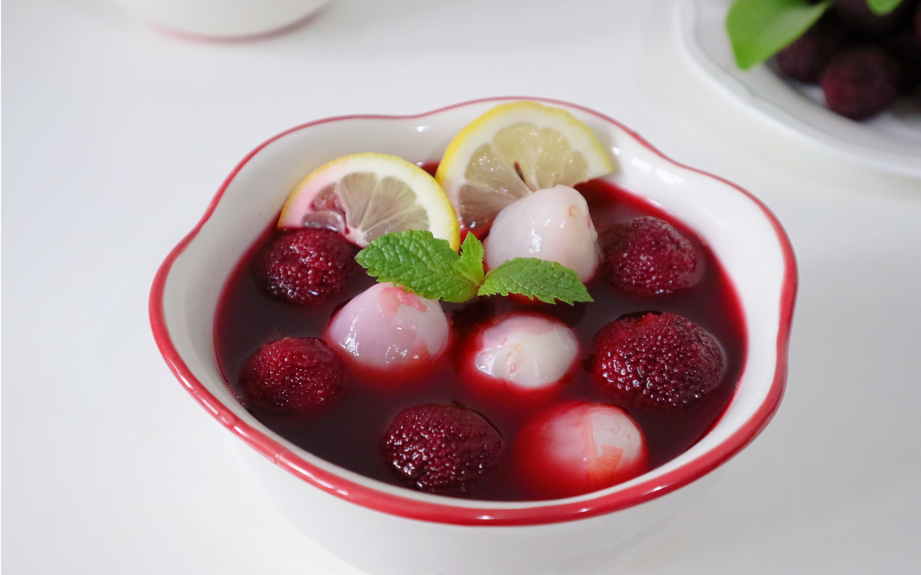 喜欢喝杨梅荔枝饮糖水啊,冰凉酸甜,天热来一口太清爽解渴了.