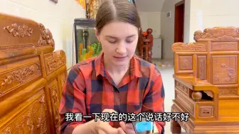 Download Video: 乌克兰媳妇被邀请做翻译机体验官，感叹中国产品真强大！