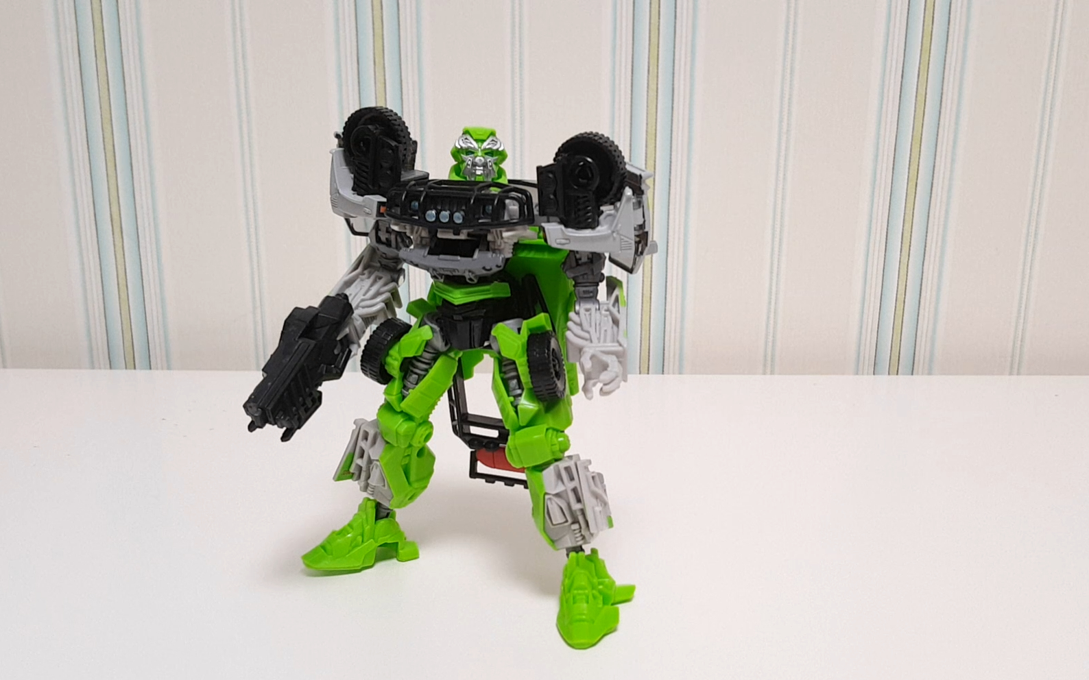 孩之宝&tt变形金刚ss-16救护车