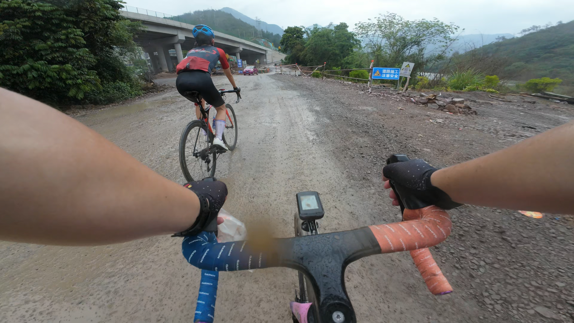 带骑友骑巴黎鲁贝体验赛段