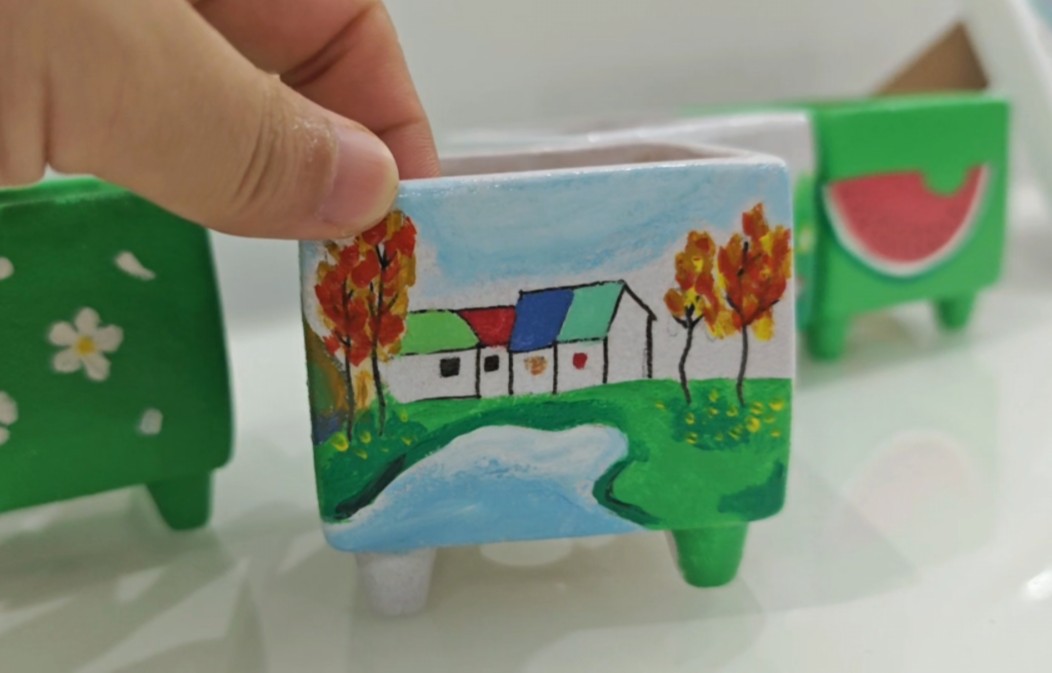 第一次试手,再接再厉#多肉 #露养 #手绘 #花盆